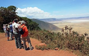 Vid utsiktspunkten på Ngorongorokraterns kant